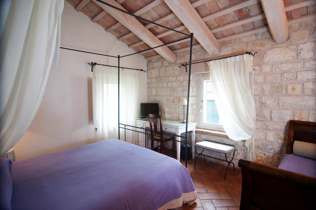 Valcastagno Relais & Residence Sirolo Rom bilde