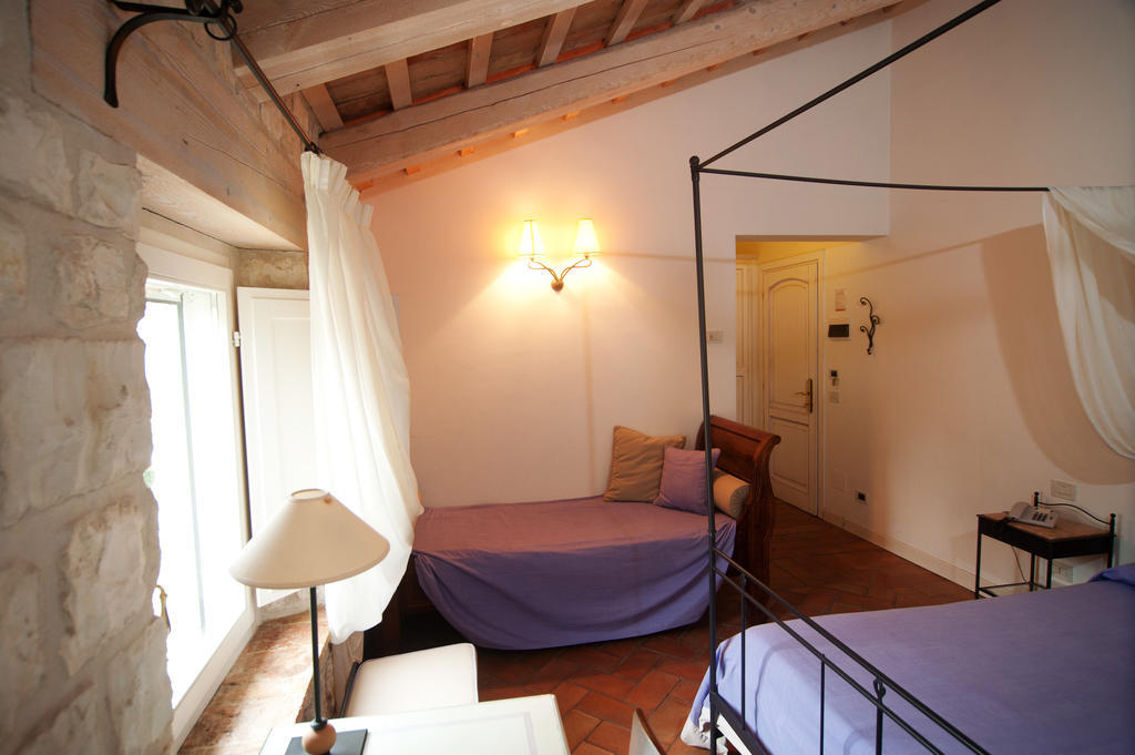 Valcastagno Relais & Residence Sirolo Rom bilde